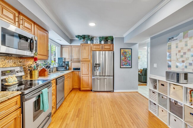 Building Photo - Modern 4 BR Colonial Retreat in River Bend...