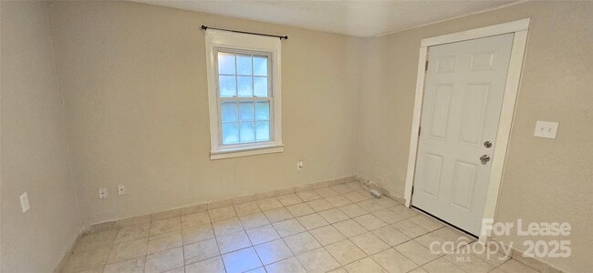 Building Photo - 508 Arlington Cir NW