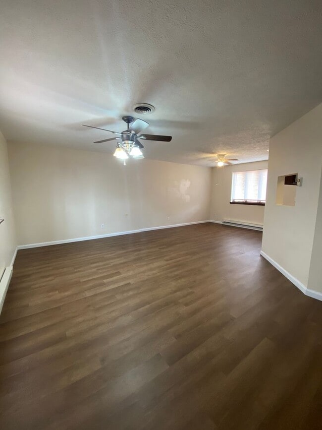 Building Photo - Cozy 3 Bedroom Home with a Bonus Room!