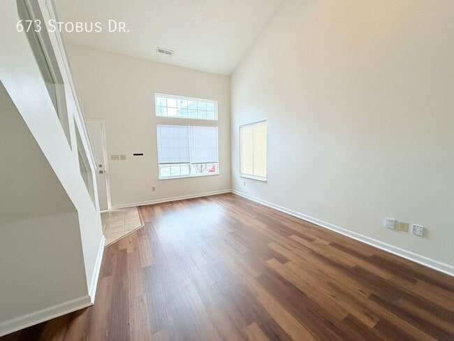 Building Photo - 673 Stobus Dr