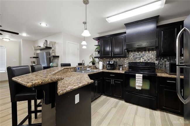 Building Photo - 213 S 49th St