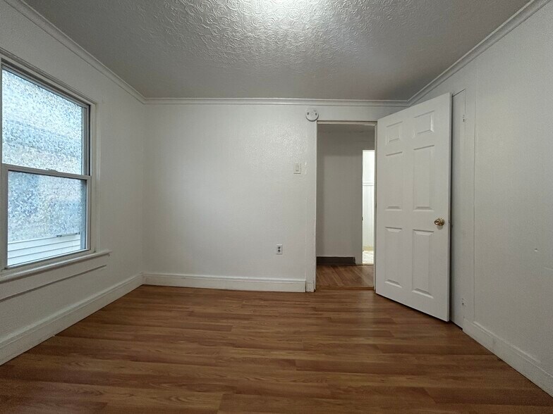 Bedroom3 p3 - 913 Price St