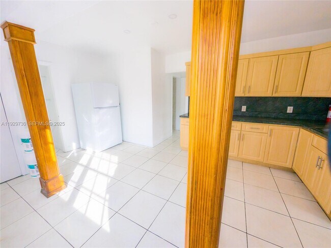 Building Photo - 3623 SW 5th Terrace