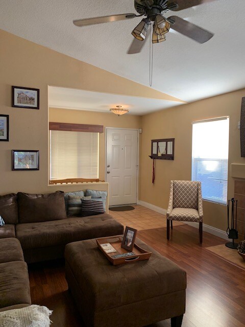 Building Photo - 973 Naples Dr