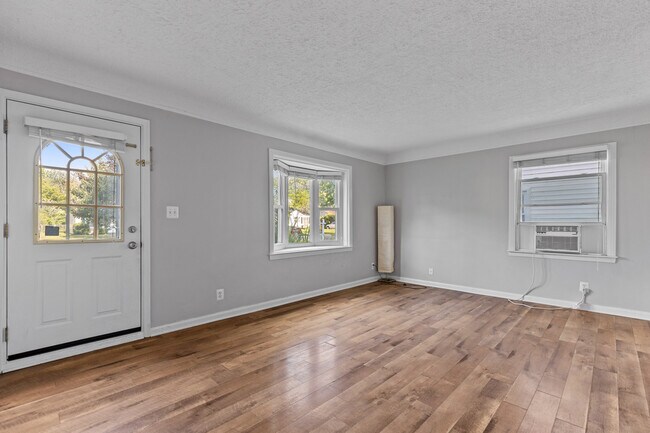 Building Photo - 3915 Linwood Ave