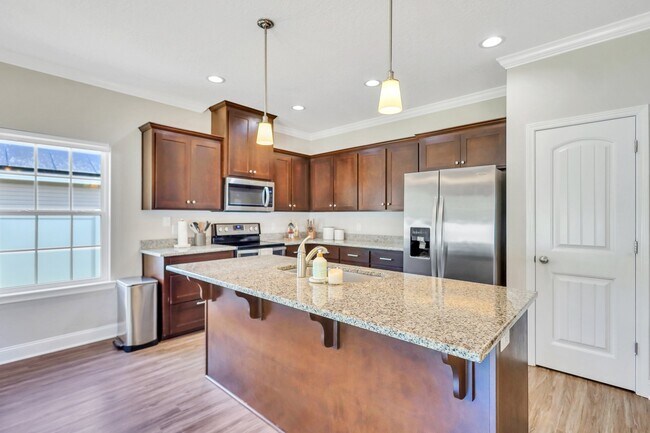 Building Photo - 725 Waterlily Ct