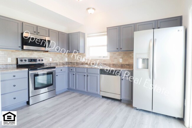 Building Photo - ***$500 off 1st months rent!**** 3 bedroom...