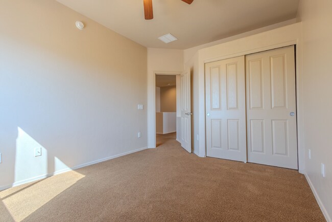 Building Photo - Beautiful home, close to Walmart, Sprouts ...