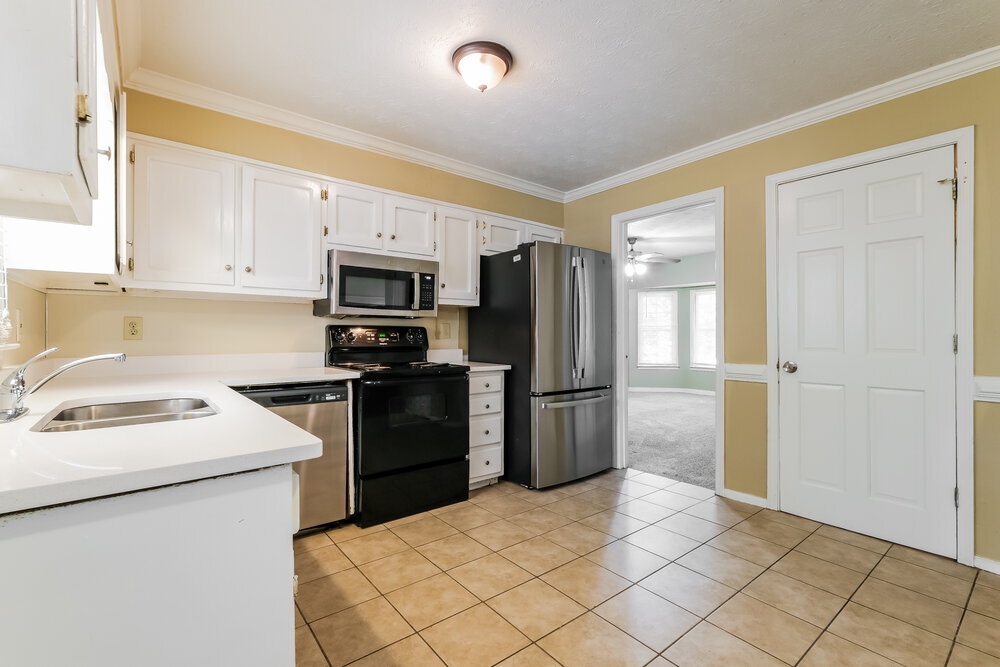 Building Photo - 2432 Hillboro Cir S W