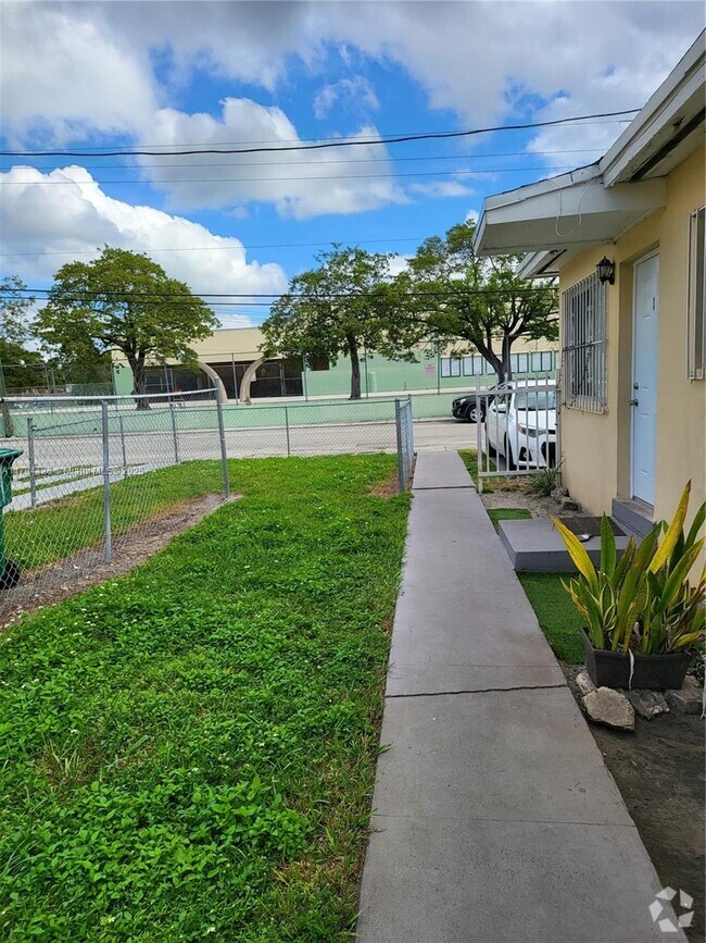 Building Photo - 3110 NW 19th Ave