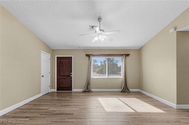 Building Photo - 985 Quail Run