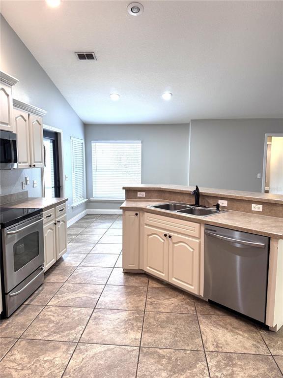 Building Photo - 2616 Hickory View Loop