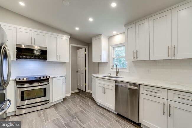 Building Photo - 8424 Hayden Ln