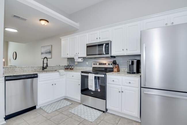 Building Photo - 2003 Helmsdale Ln