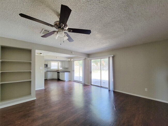 Building Photo - 18402 Tall Cypress Dr