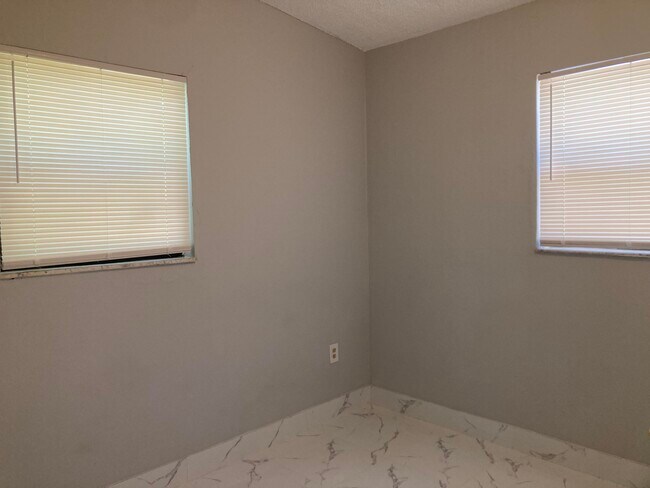 Building Photo - 3630 SW 46th Ave