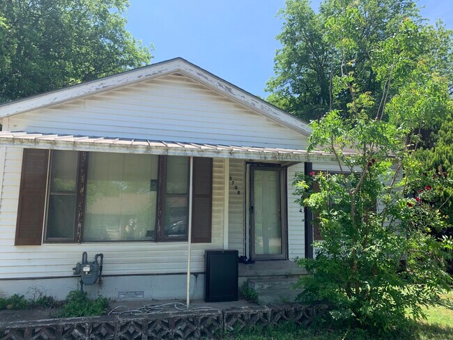 Building Photo - 3708 Pine Ave