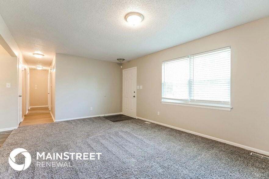 Building Photo - 1104 NE Lindsay Ave