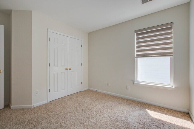 Building Photo - 2217 Daniel Island Dr