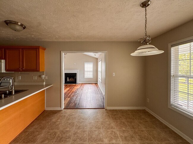 Building Photo - Lovely 3 Bed 2 Bath Plus Bonus Room Home in Raeford