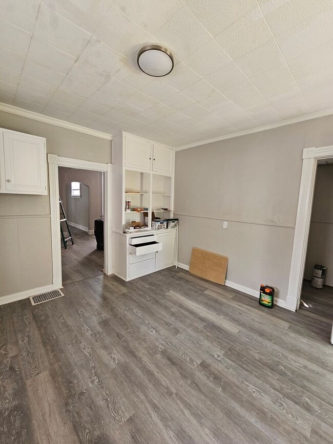 Building Photo - 6710 Vine St