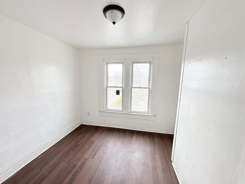 Building Photo - 833 N Michigan St