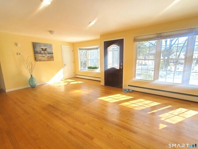 Building Photo - 42 County St