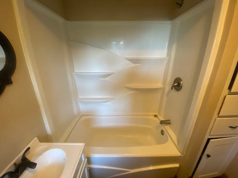 Building Photo - 6427 Chippewa Rd