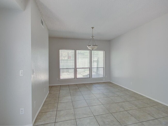 Building Photo - 8402 Tallwood Dr