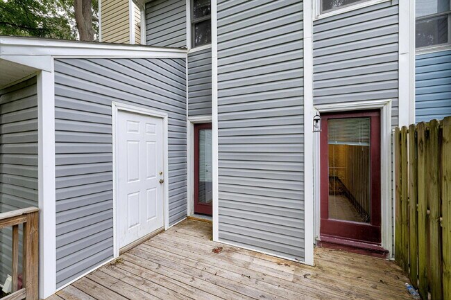 Building Photo - 5544 Kaplan Dr
