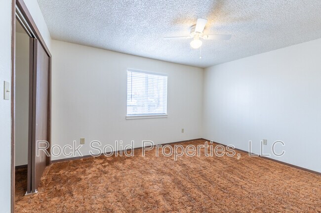 Building Photo - 1205 Crook Ave