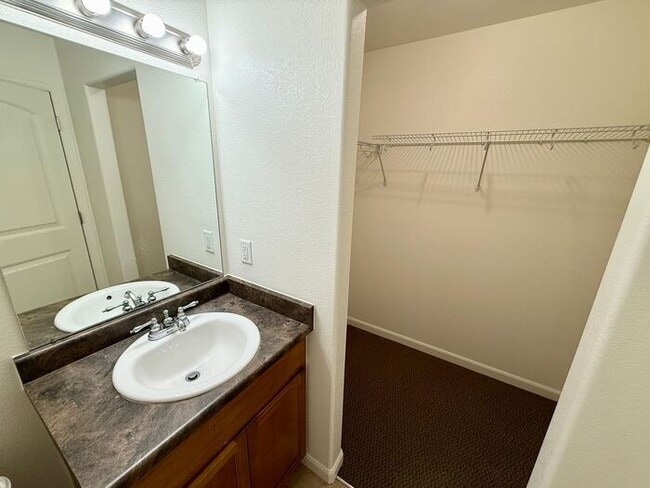 Building Photo - Well Maintained 4 Bed, 3 Bath Home in Anderson Farm!