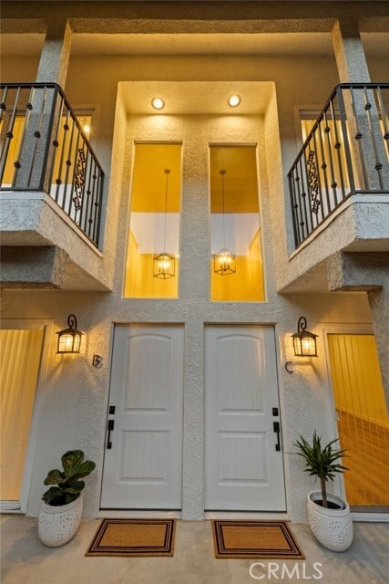 Building Photo - 621 E Cedar Ave