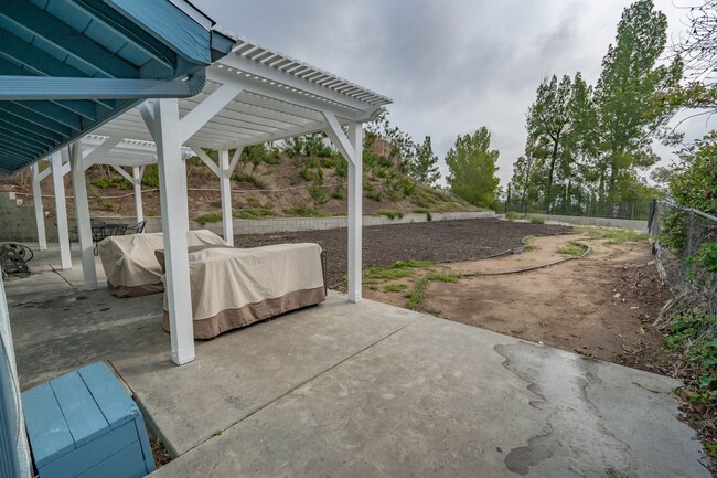 Building Photo - Fully Furnished 3 Bedroom Home for Rent in...
