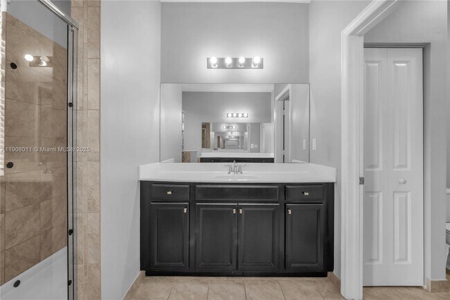 Building Photo - 2190 SE 2nd St