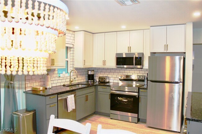 Building Photo - 2744 Sanderling Ct