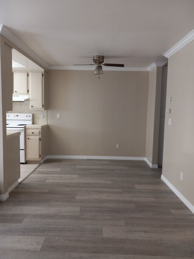 Building Photo - Location is Everything!  2 Minute Walk to ...