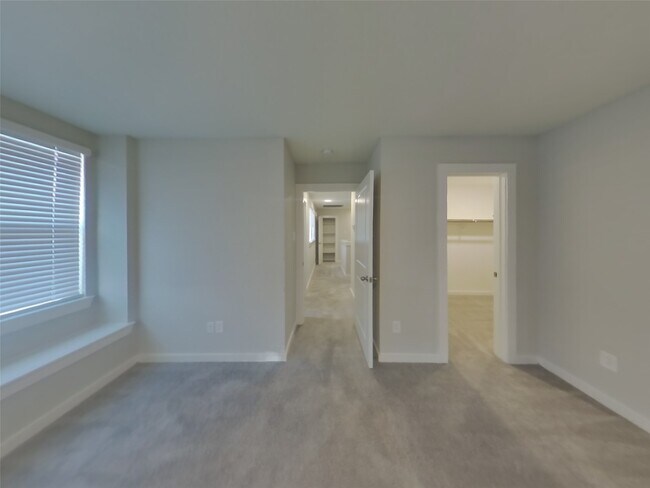 Building Photo - 9835 Willow Creek Commerce Dr