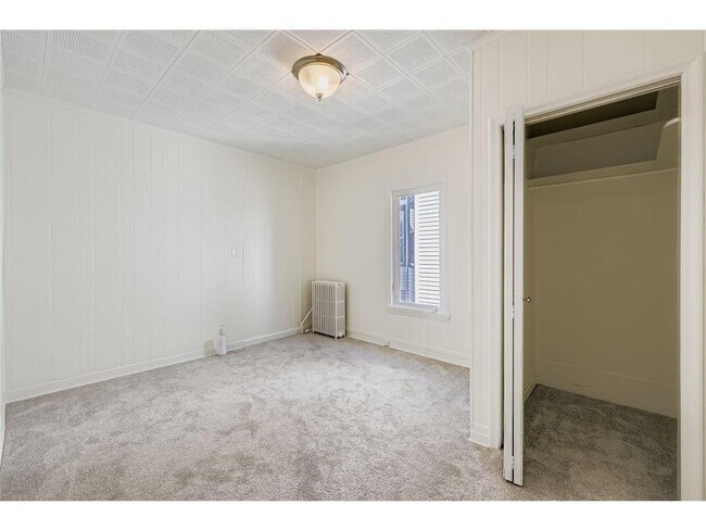 Building Photo - 2630 14th Ave S