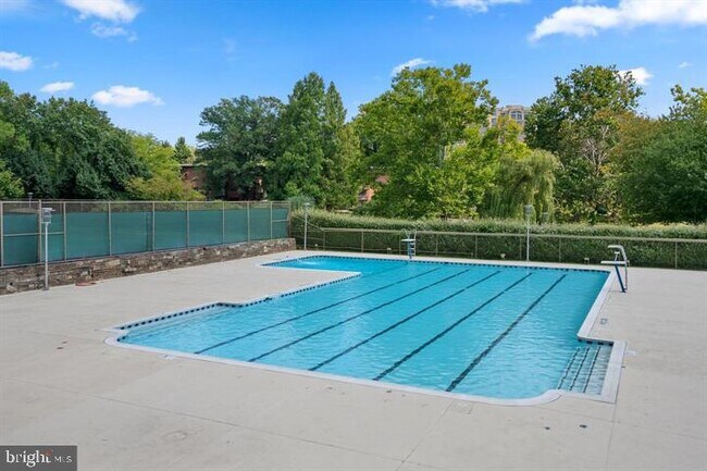 Primary Photo - 10401 Grosvenor Pl