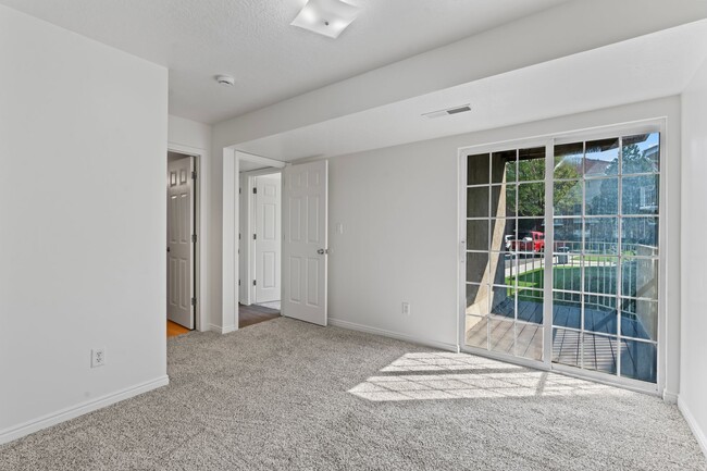 Building Photo - Remodeled 3 Bedroom 3 Bath Condo for Rent ...