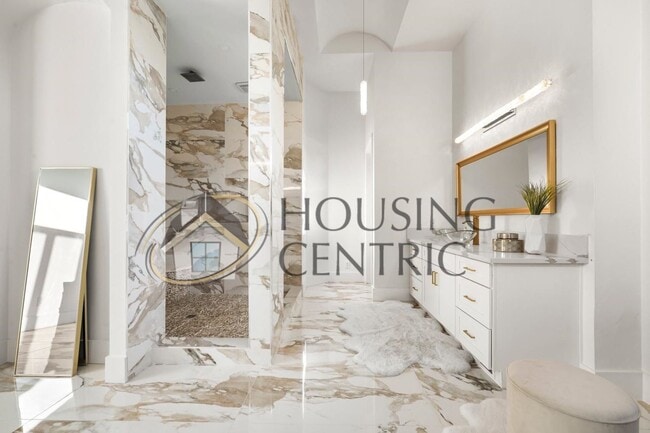 Building Photo - Breathtaking Luxury Custom Rental in Guard Gated Serrano Golf Community!!