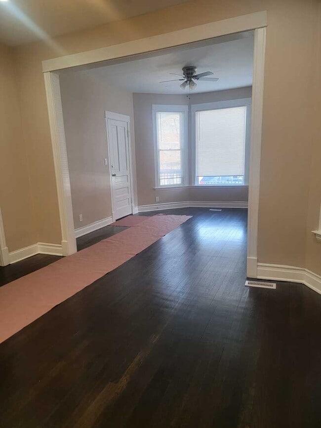 Building Photo - 1540 N Keeler Ave