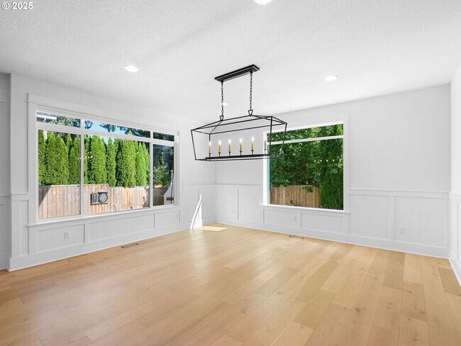 Building Photo - 9010 SW Inez St