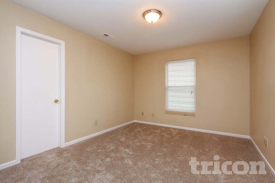 Building Photo - 1164 N Aberdeen Dr