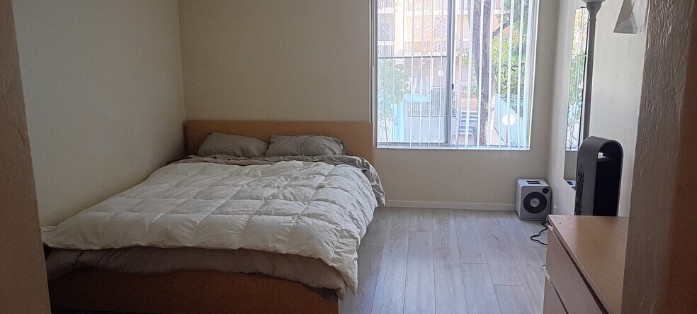 Building Photo - 1855 Diamond St