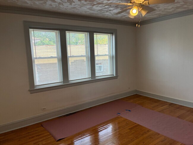 Building Photo - 1206 N Laramie Ave