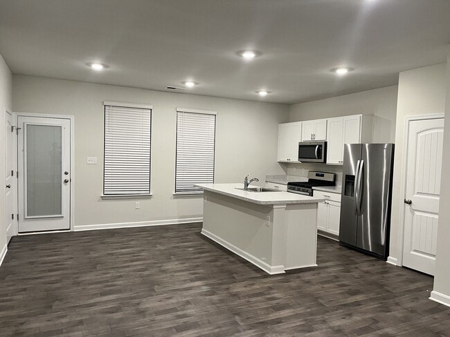 Building Photo - Camden Townhouse