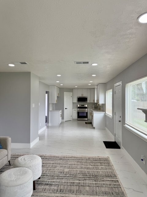Building Photo - 3419 Southdown Dr