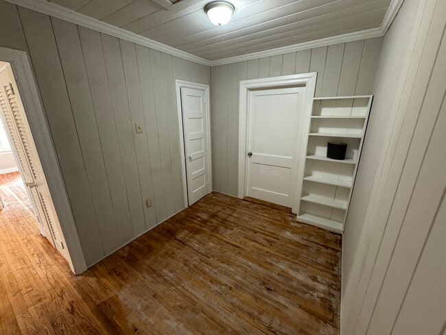 Building Photo - 3 Bedroom House in Fairview Circle